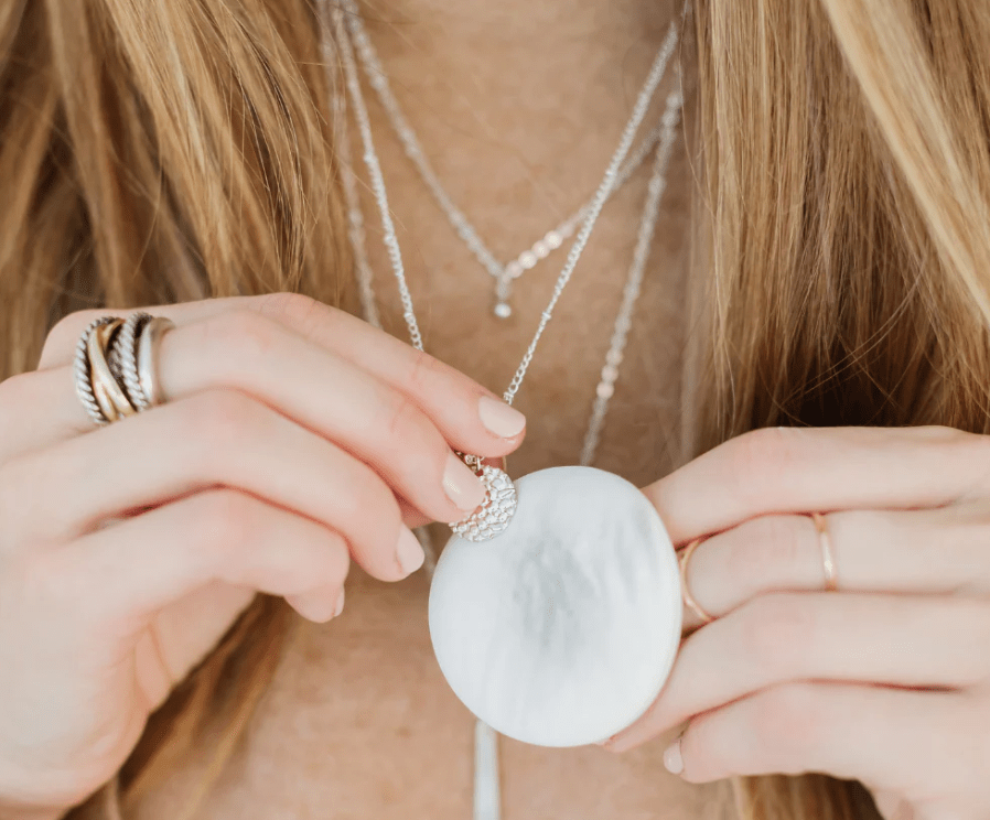 Illuminating Pom Self-Care Shinery