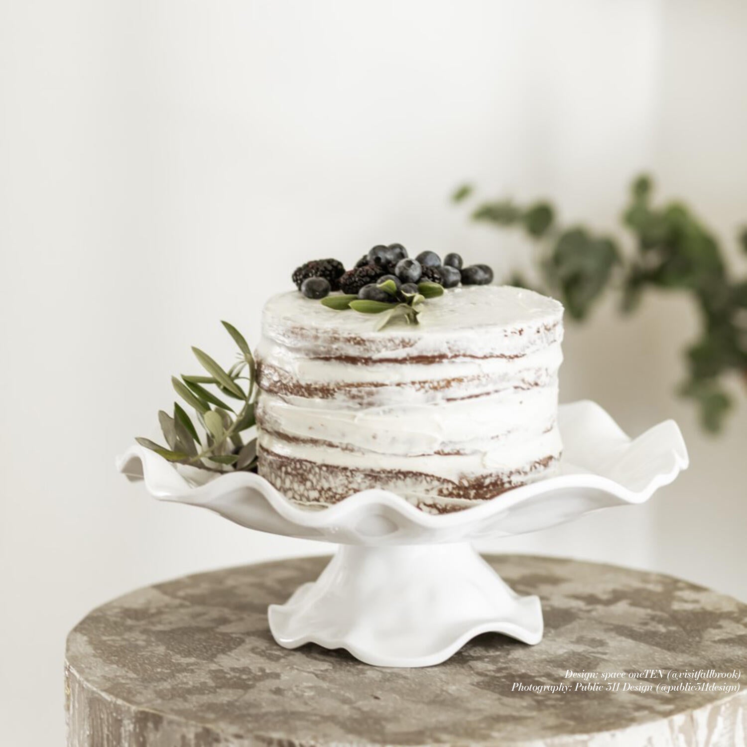 VIDA Havana Pedestal Cake Plate White Kitchen + Entertaining Beatriz Ball